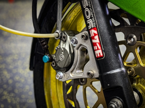  Vệ Sinh Heo Thắng Brembo