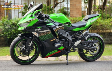 KAWASAKI ZX25R 