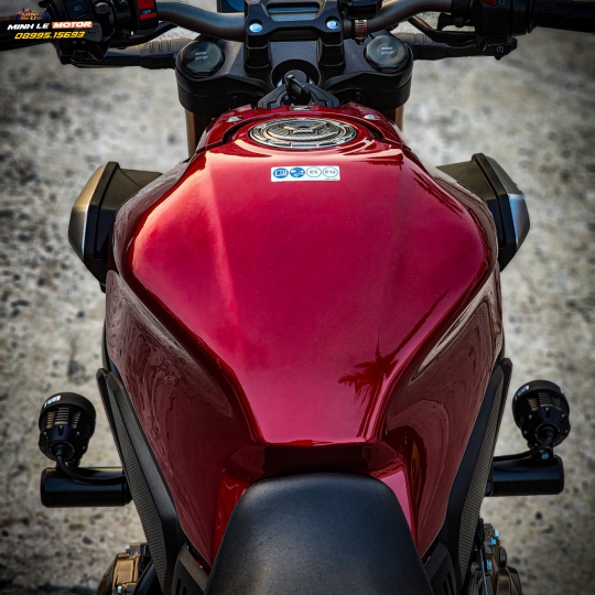 CB650R đỏ đen 2021