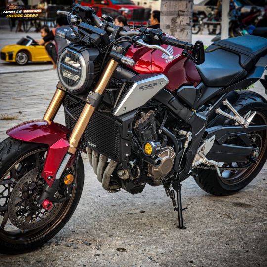 CB650R đỏ đen 2021