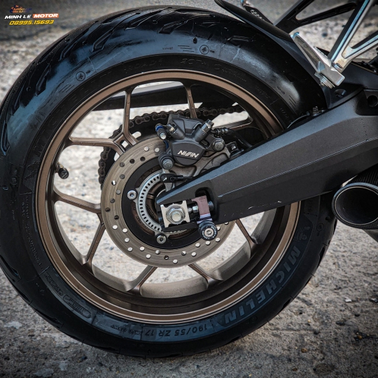 CB650R đỏ đen 2021