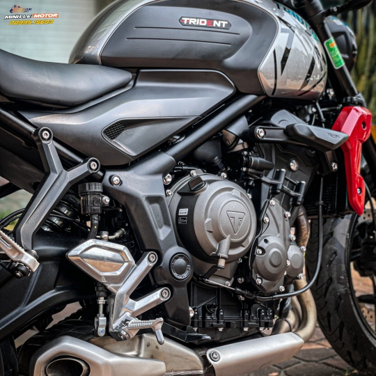 Trident 660