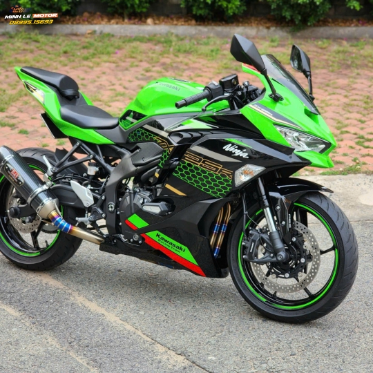 KAWASAKI ZX25R 
