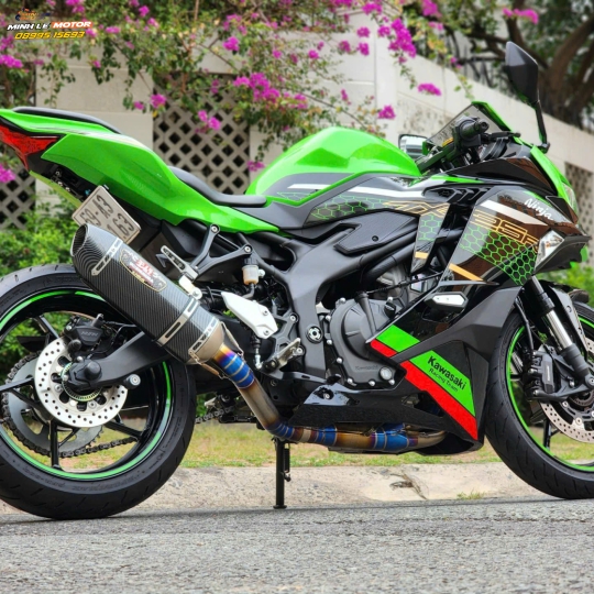 KAWASAKI ZX25R 