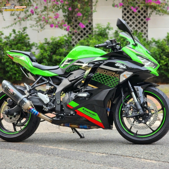 KAWASAKI ZX25R 
