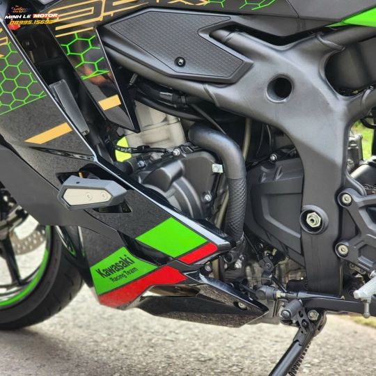 KAWASAKI ZX25R 