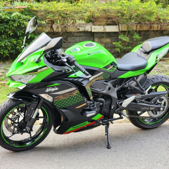 KAWASAKI ZX25R 