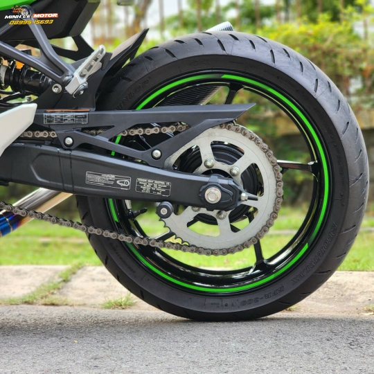 KAWASAKI ZX25R 