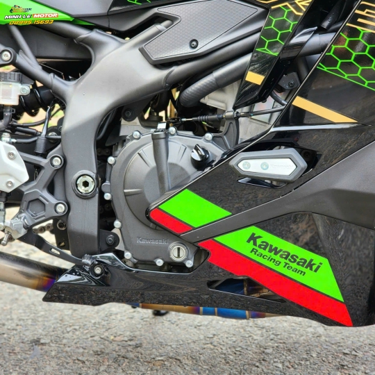 KAWASAKI ZX25R 