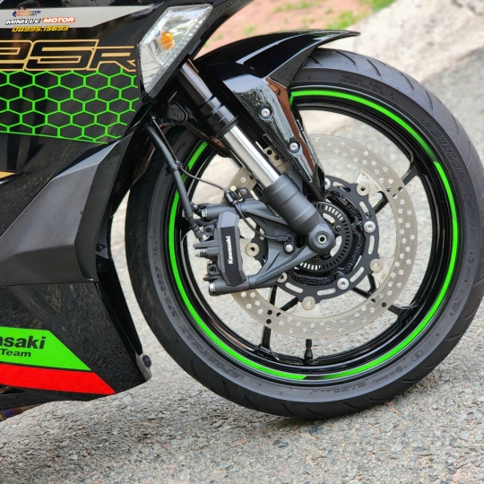 KAWASAKI ZX25R 