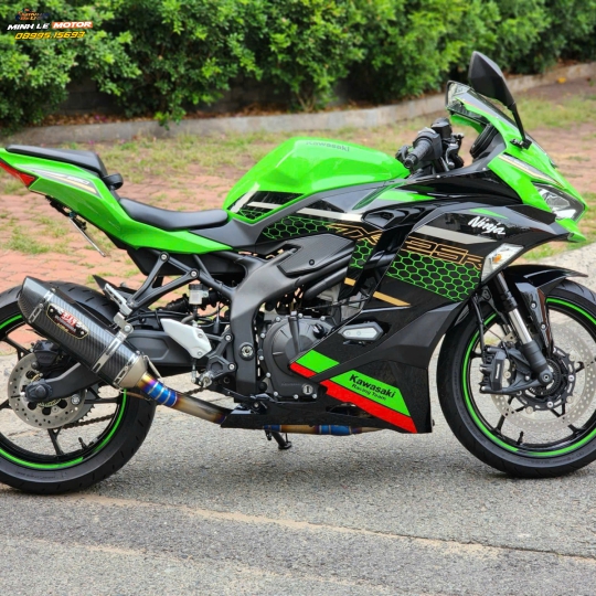 KAWASAKI ZX25R 
